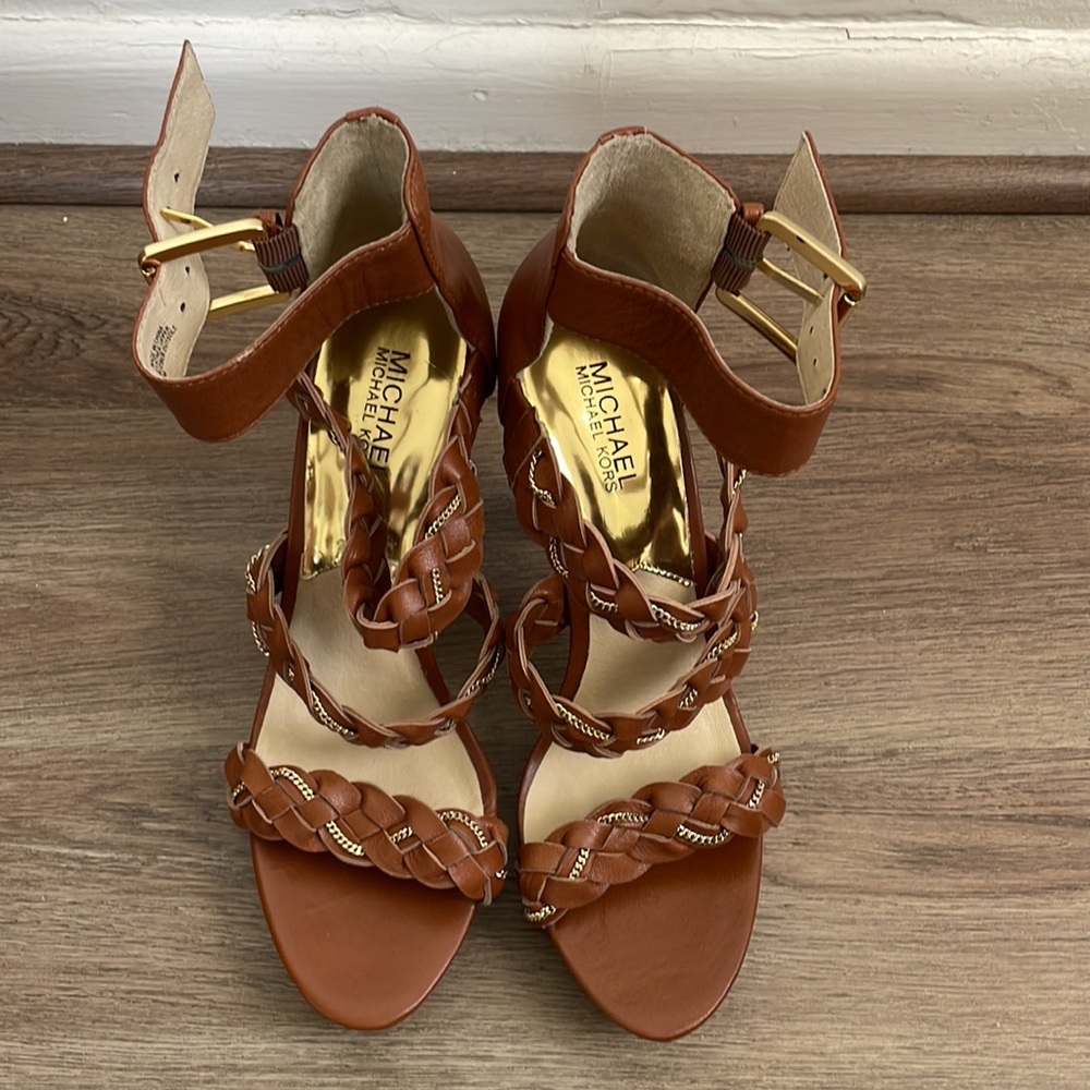 Gorgeous MICHAEL KORS high hill sandals size 9. New
